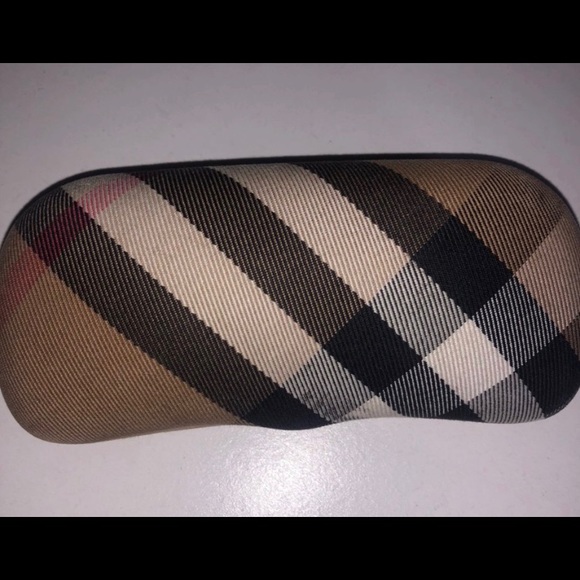 Burberry sunglasses with signature casing - Picture 2 of 4